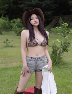 《小妖精抬起臀嗯啊H军人》