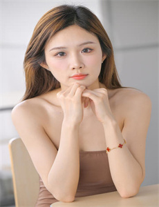 《雾岛津美奈》